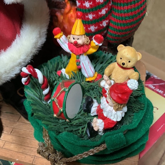 Kirkland Signature Fabric Mache Santa by the Fireplace Vintage - Picture 5 of 14